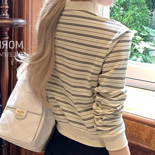 奶白色m1u系模范生条纹POLO衫