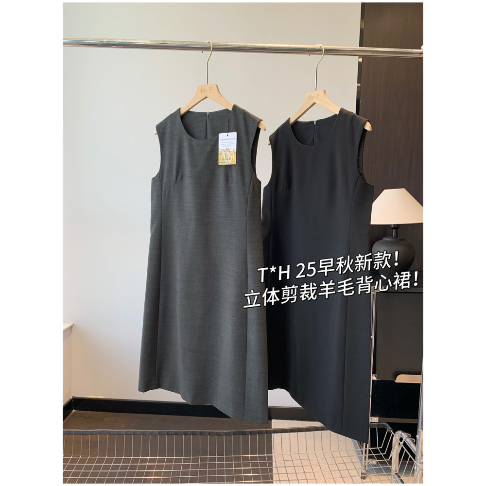 T*H25秋新立体剪裁羊毛背心裙！