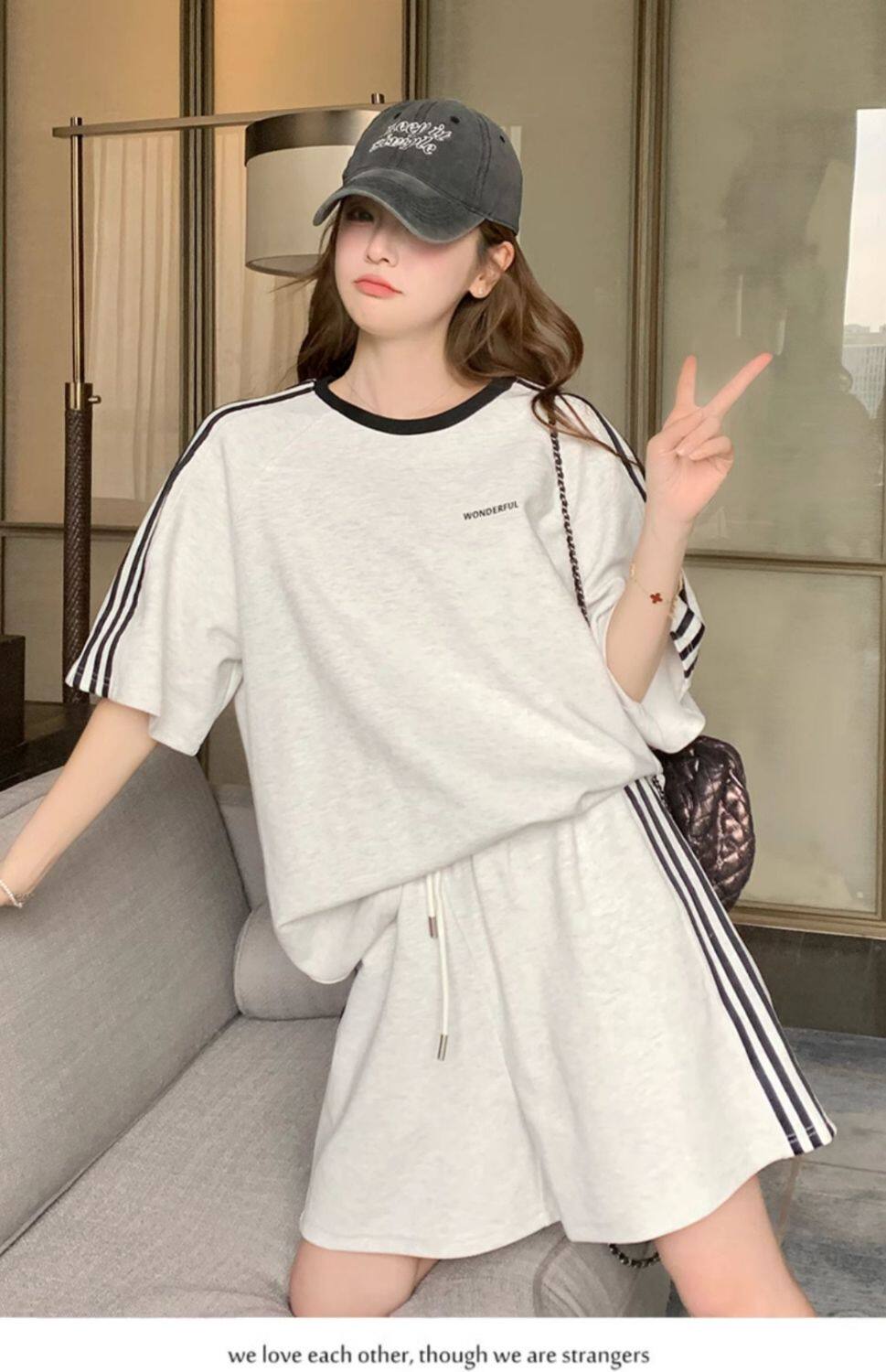 美式休闲运动套装女2026夏季新款超火条纹宽松短袖T恤短裤两件套