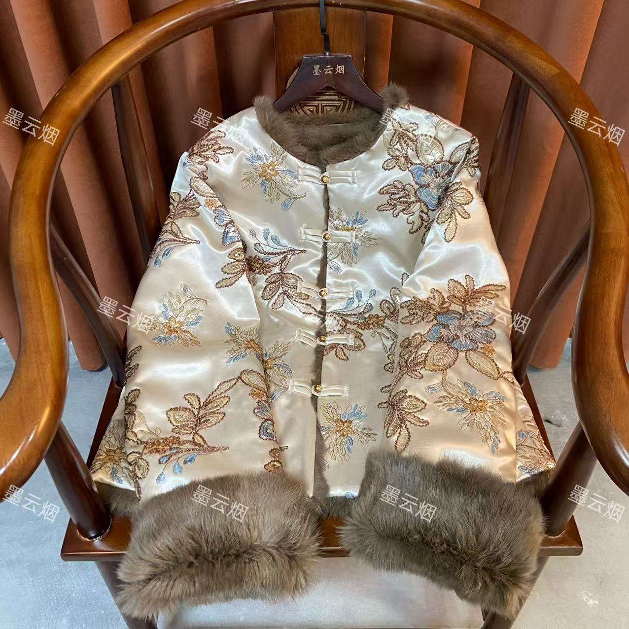 【玉宇】新中式双面穿桑蚕丝兔毛刺绣系扣时尚潮流女装秋冬款中国