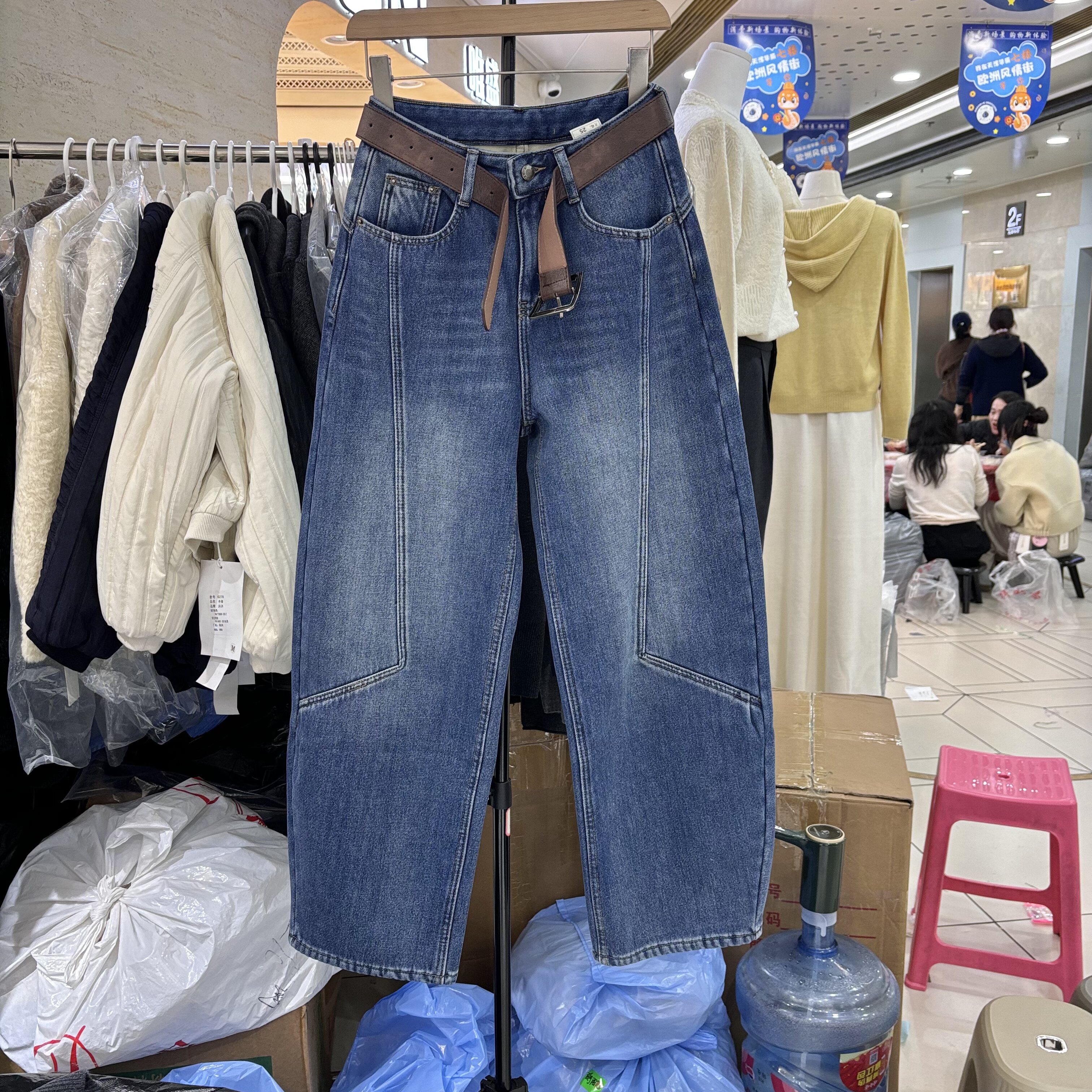 欧洲站女装2025冬季时尚百搭洋气宽松显瘦减龄高级感牛仔裤女2660