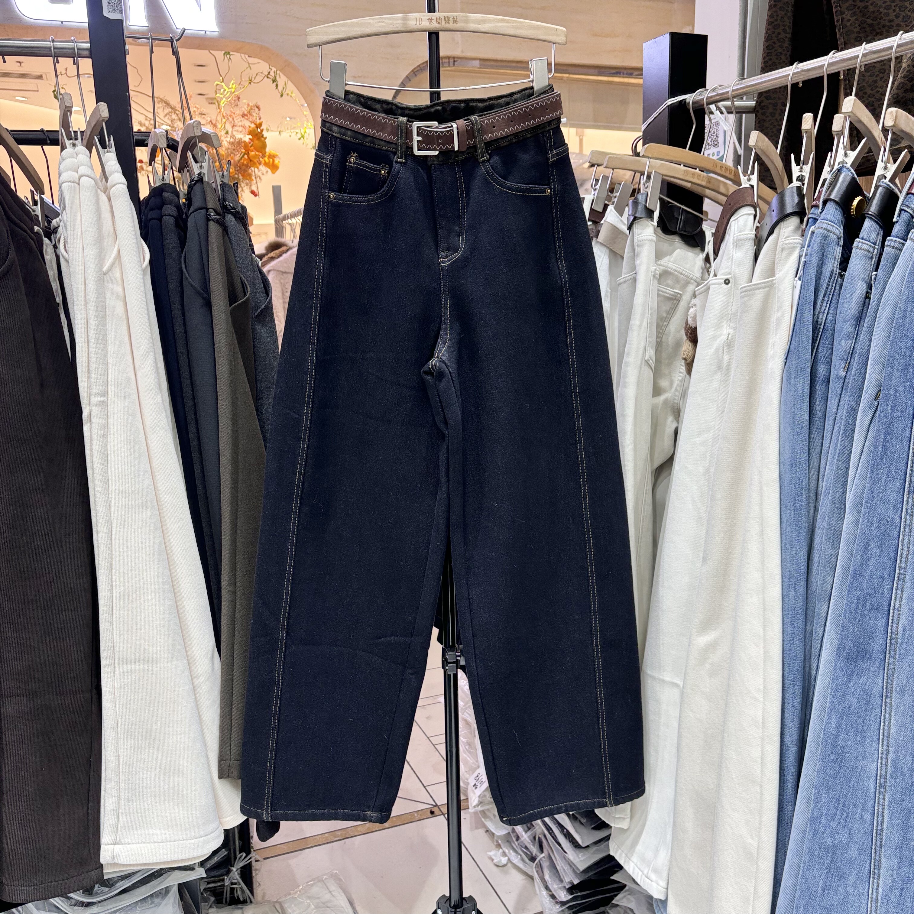 2025冬季新款复古洋气保暖加绒牛仔长裤女时尚显瘦阔腿裤潮8085