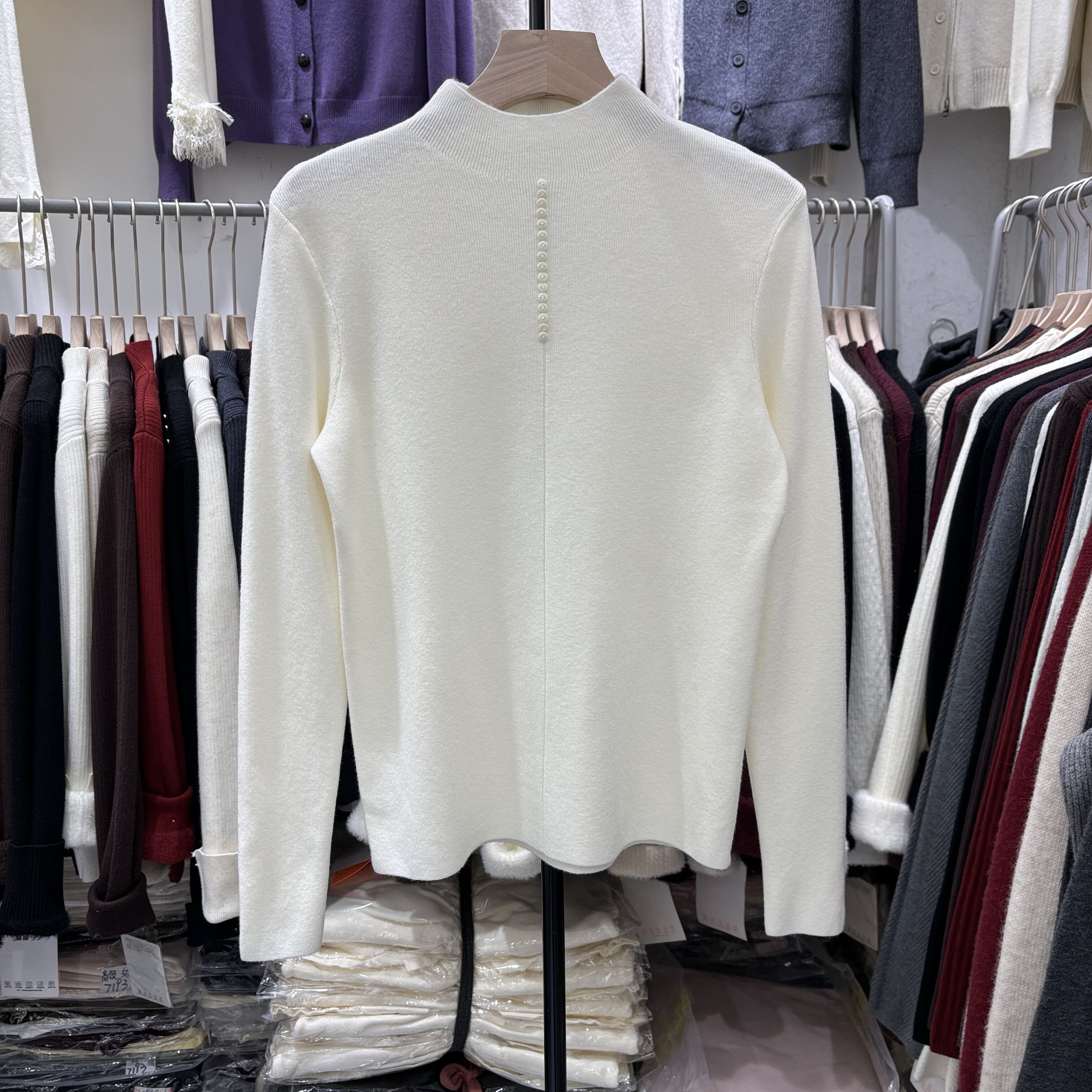 2025秋冬款半高领打底毛衣女修身保暖上衣百搭时尚冬针织毛衣