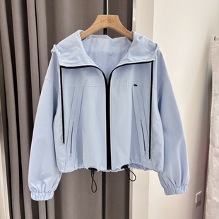 米色休闲连帽短款外套夹克女春季2026新款超火小众不撞款工装上衣