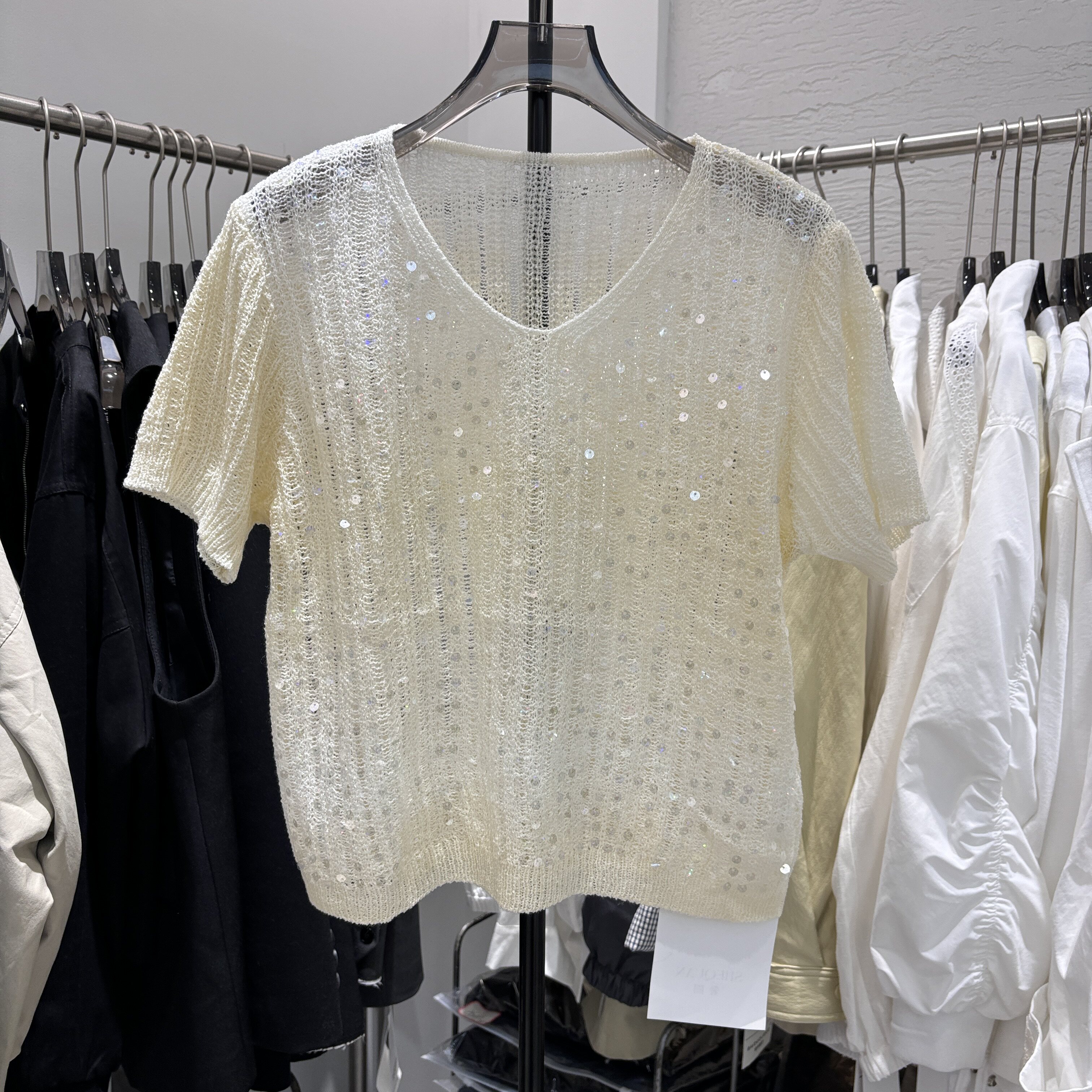 高级感渐变色亮片镂空V领条纹针织衫女宽松小众显瘦气质短袖上衣