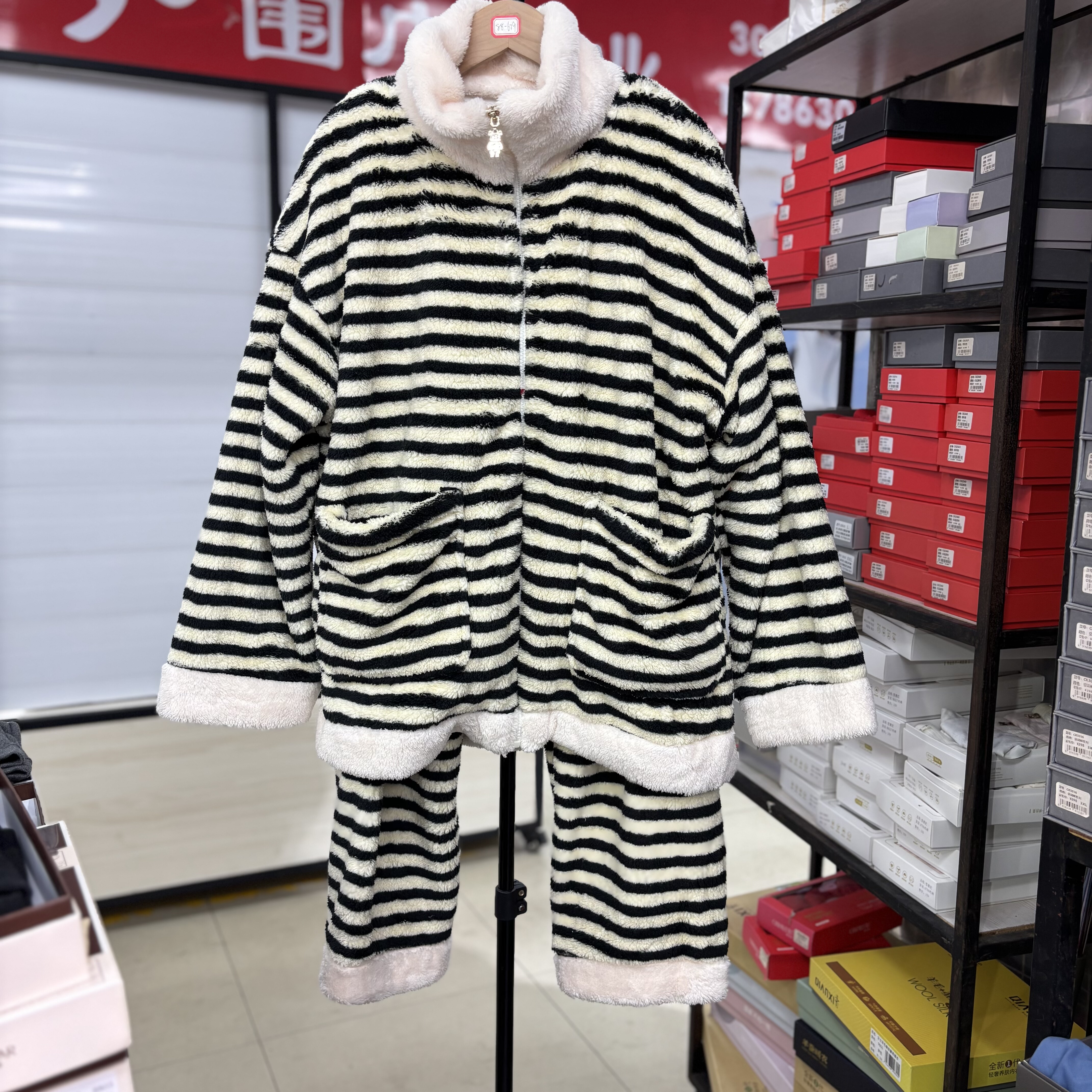 睡衣女冬季2025新款加厚加绒珊瑚绒家居服套装秋冬天可外穿