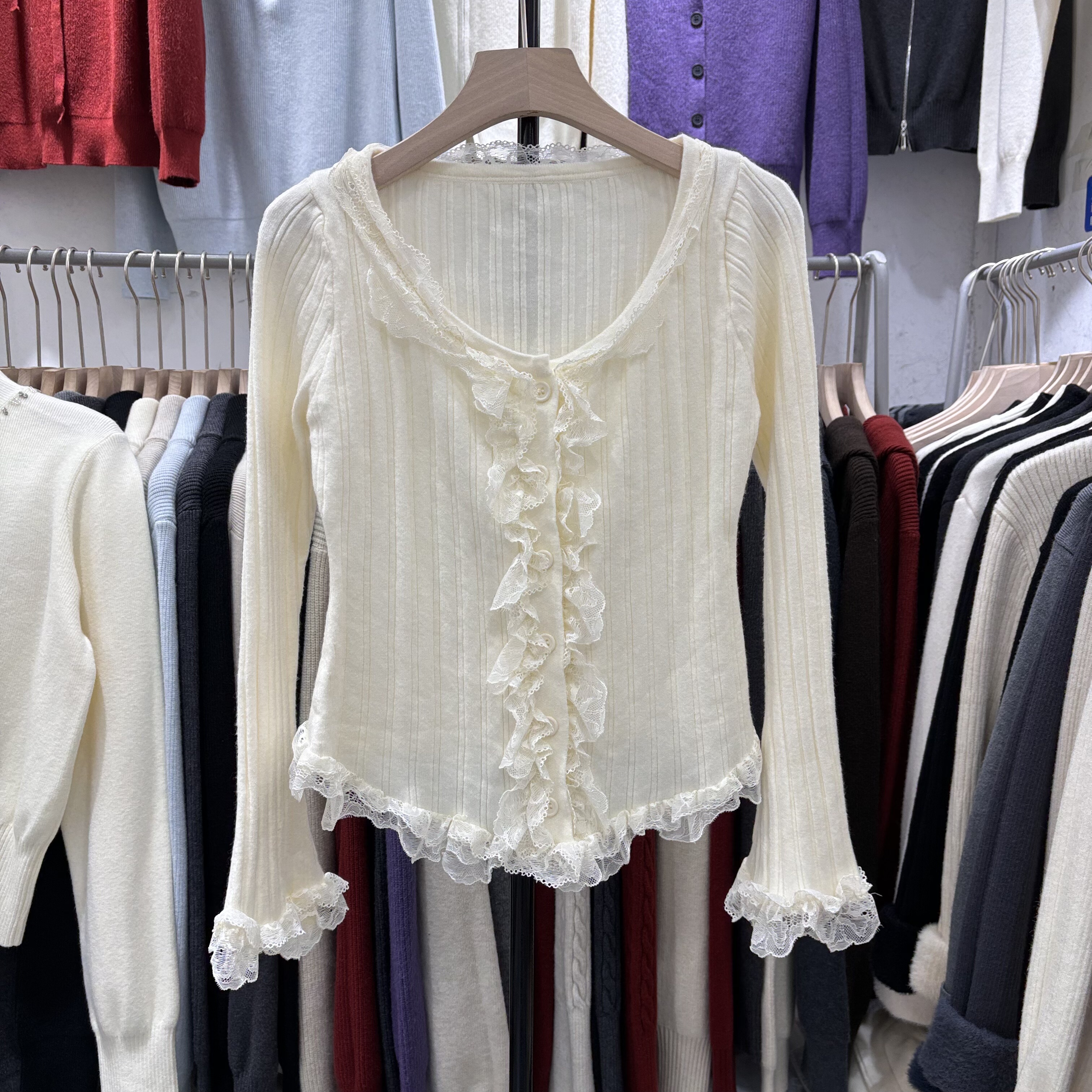 蕾丝打底针织衫女秋冬装2026新款超火减龄喇叭袖修身内搭上衣,女装/女士精品,毛针织衫,淘宝优惠券,粉丝福利购,淘宝优惠卷