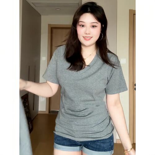大码微胖mm韩系V领高级感短袖T恤女2026夏季新款收腰褶皱灰色上衣