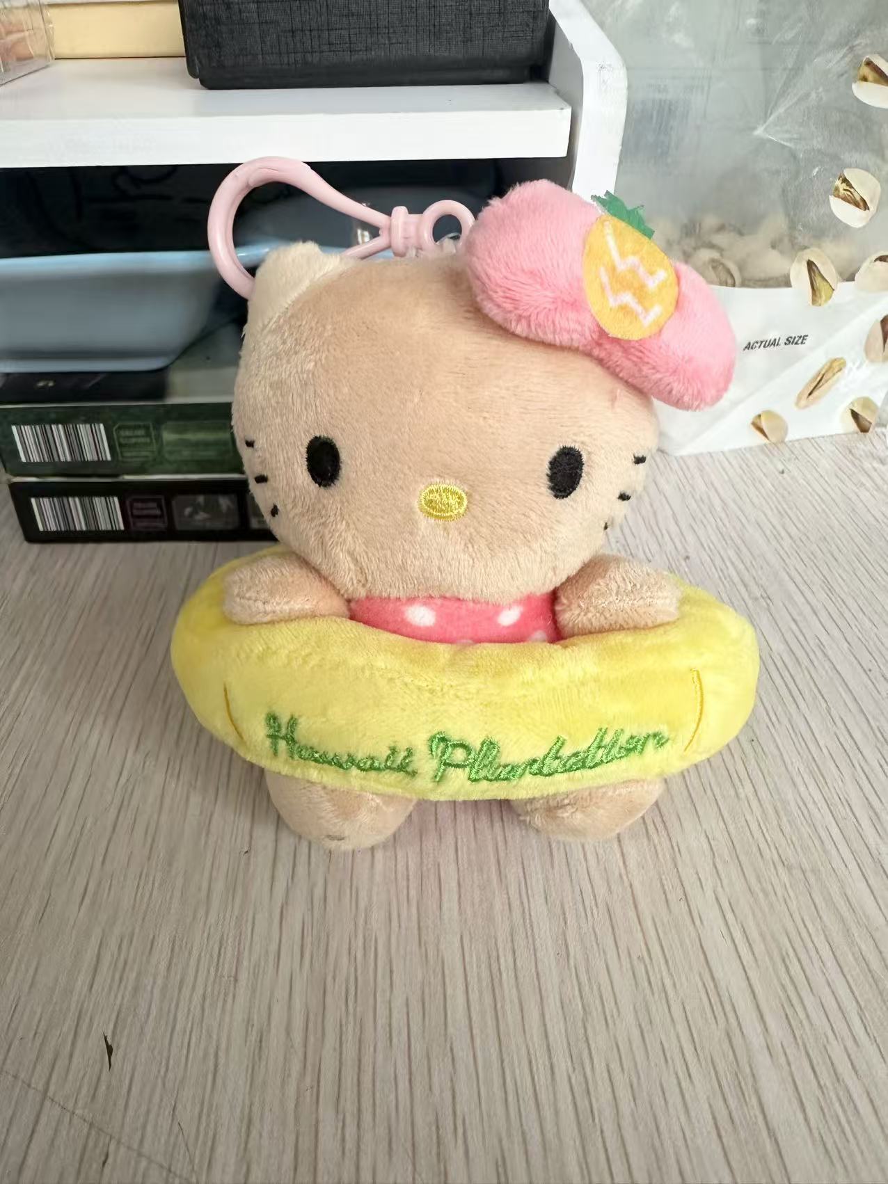 hellokitty黑皮泳圈夏威夷菠萝园热带毛绒玩具背包挂件钥匙扣挂饰