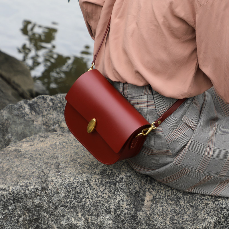 原创棕色vintage复古锁扣真皮女牛皮手工斜挎日系马鞍小包包