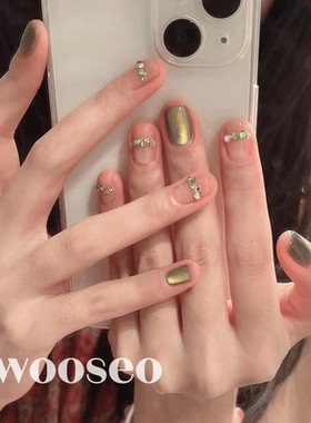 绿色穿戴甲短款高级感秋冬显白穿戴美甲2026新款手工裸色指甲贴片