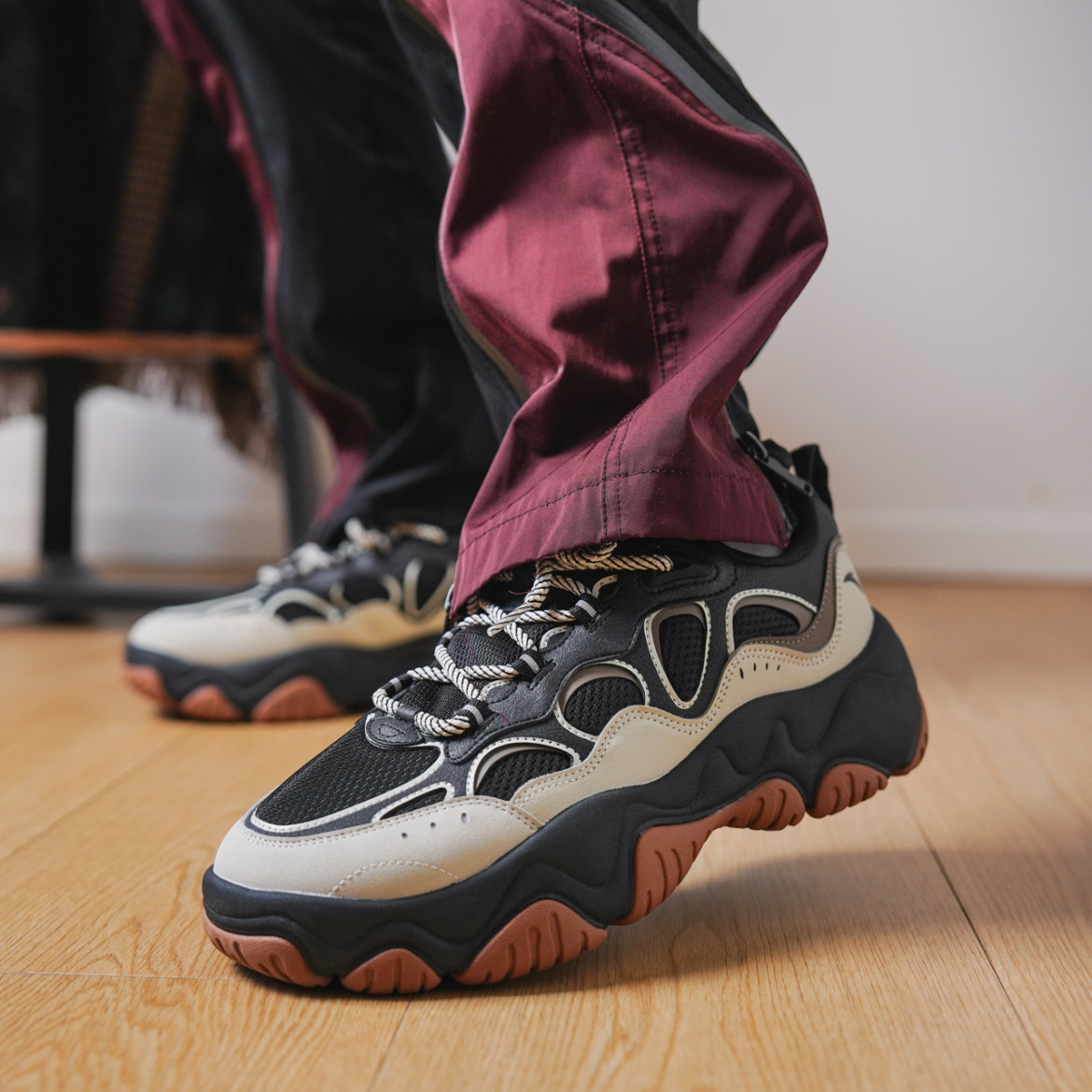 安踏流莹 休闲鞋男鞋2026春款复古透气老爹鞋正品运动鞋112618853