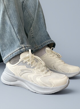 安踏飞驰丨轻质跑步鞋女春季新款革面耐磨防泼水运动鞋休闲通勤鞋