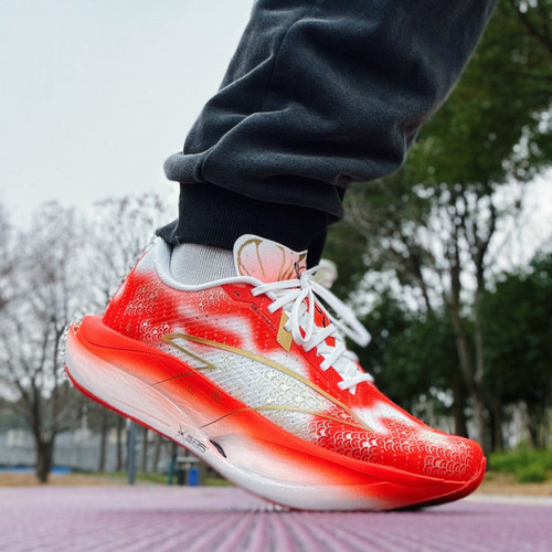 安踏C2027.0锦鲤红色跑步鞋男鞋