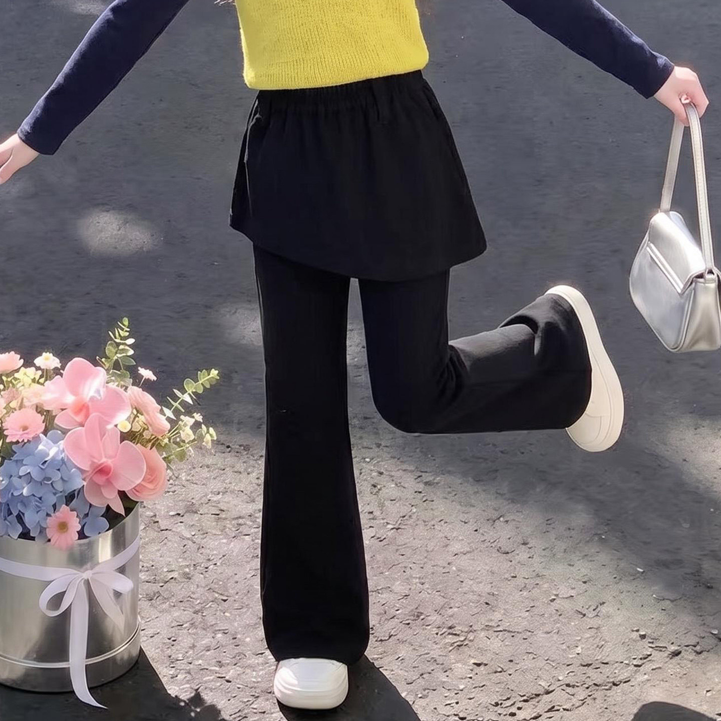 女童黑色松紧腰显瘦喇叭长裤图片