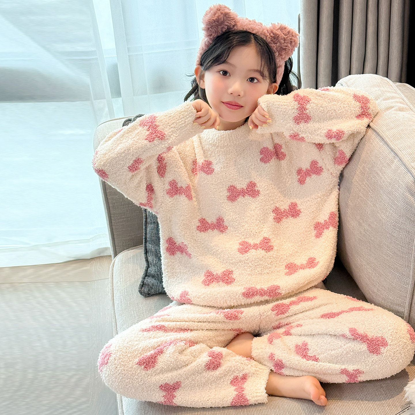 女童睡衣半边绒秋冬季2025新款时髦洋气加厚可爱家居服套装中大童