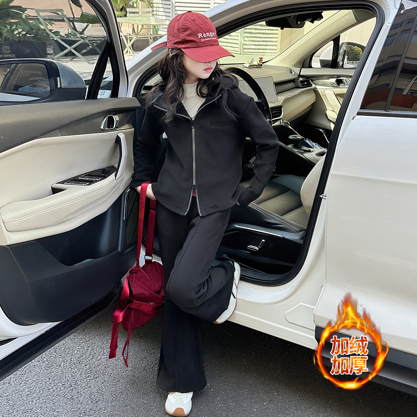 女童秋冬套装2025新款时髦加绒外套中大童洋气加绒喇叭裤运动套装