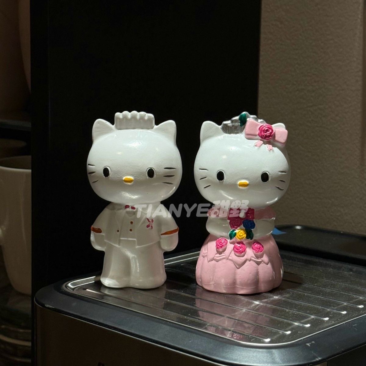 Tkitty猫情侣婚礼结婚送礼物卡通桌面摆件礼服KT猫送闺蜜结婚礼物
