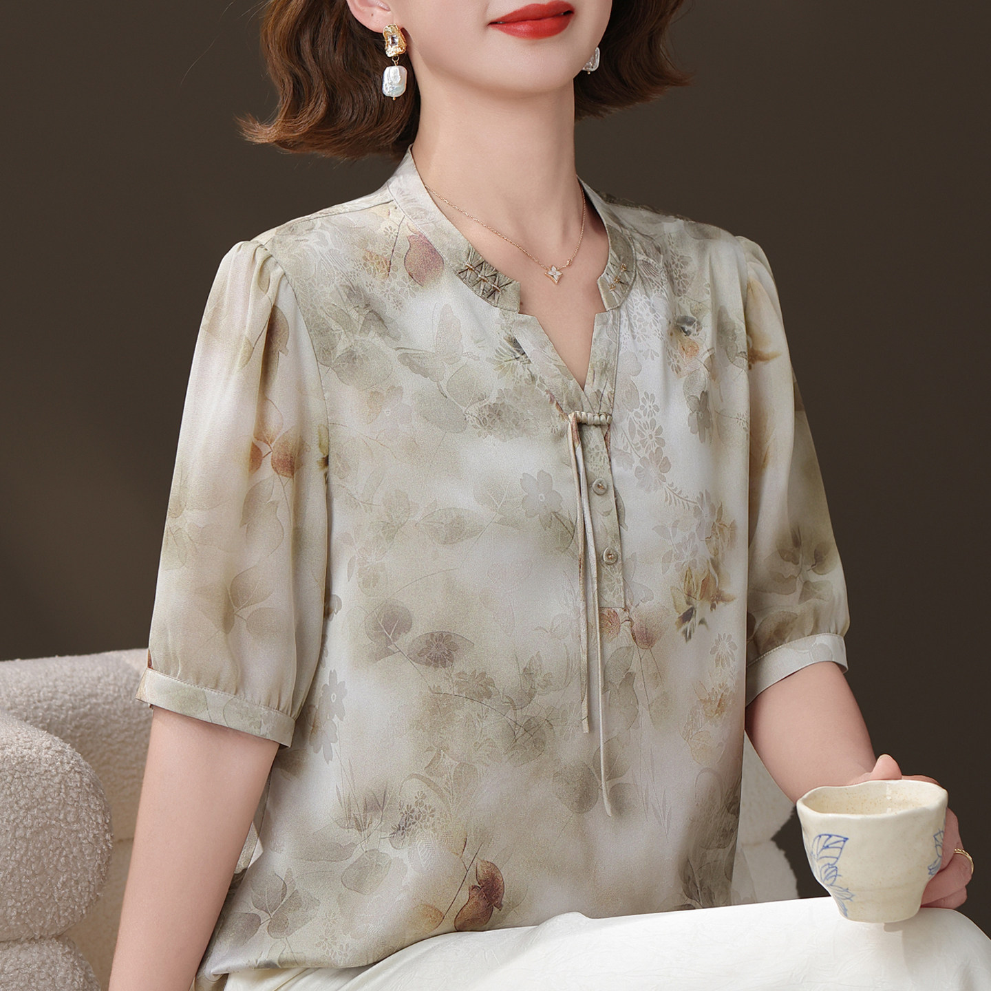 高档妈妈夏装短袖桑蚕丝t恤中老年女士时尚夏季真丝半袖衬衫上衣