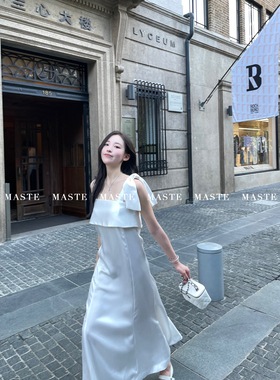 MASTE 丝缎茉莉 无袖宽肩带设计感光泽缎面连衣裙女夏季气质老钱