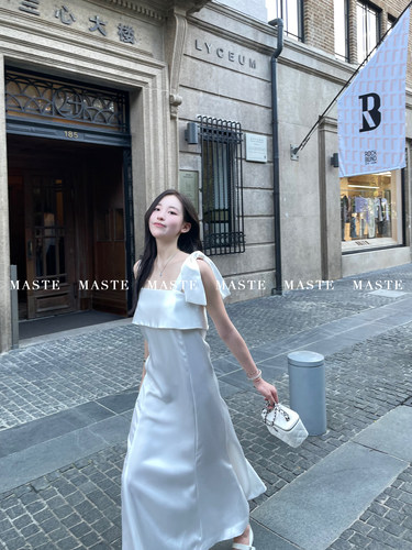 MASTE 丝缎茉莉 无袖宽肩带设计感光泽缎面连衣裙女夏季气质老钱