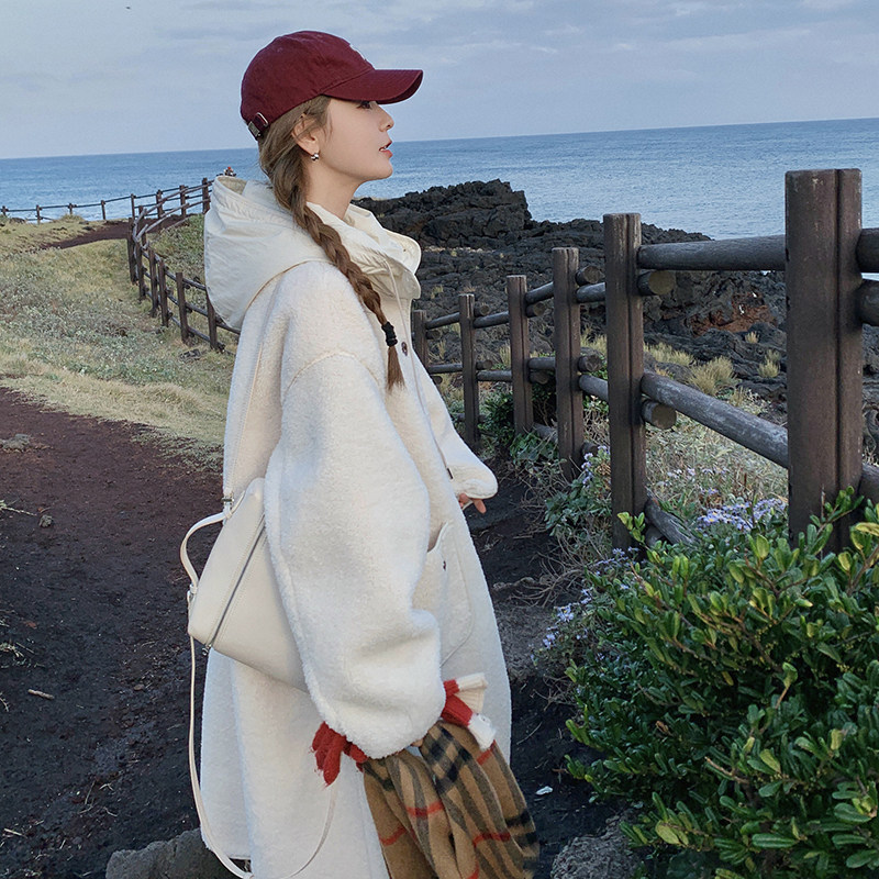 冬季白色超好看羊羔毛外套女2024新款流行高级感韩系慵懒宽松棉服,女装毛呢外套,韩秀