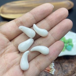 鹿鹿雕刻约9×19卡子豆号吊坠一个