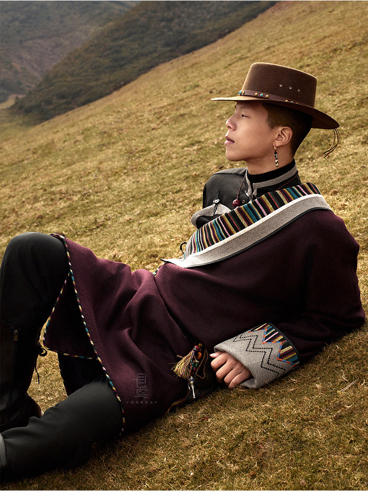 TEN-EYED KITE ORIGINAL DESIGN TIBETAN COSTUME MALE DARK RED TIBETAN ROBE ETHNIC STYLE TRAVEL PHOTO NEW TIBETAN TOURISM