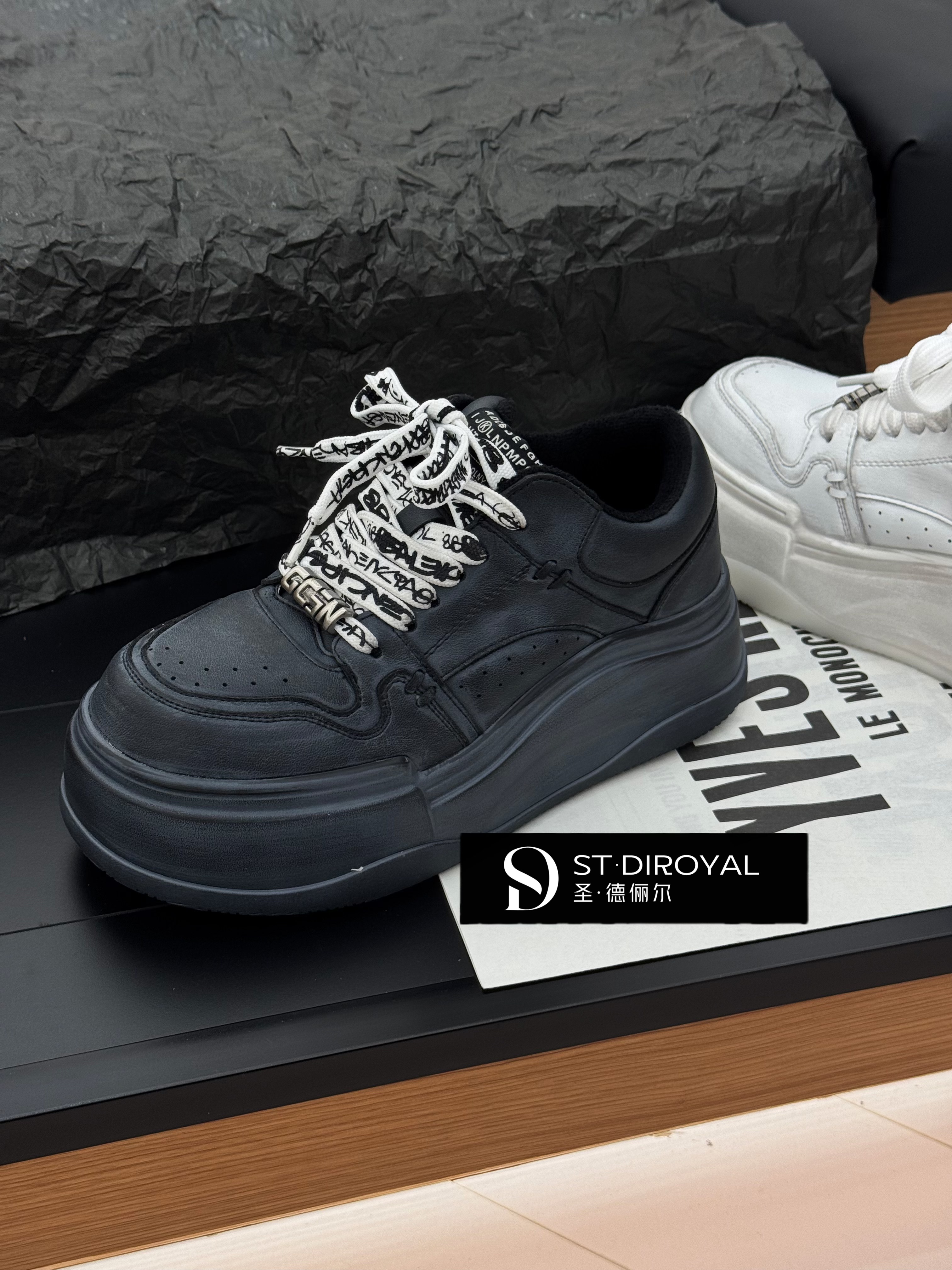 圣德俪尔真皮做旧小白鞋女2025秋季新款软底厚底面包鞋休闲运动鞋