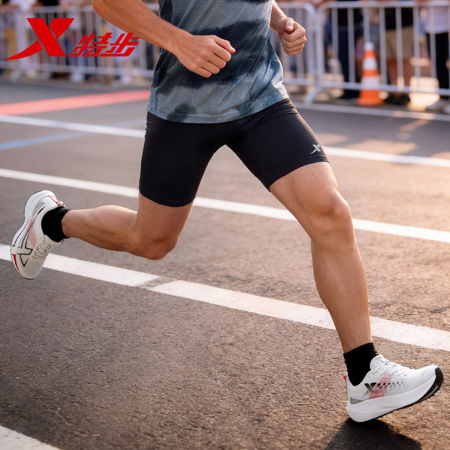 特步男速干透气压缩跑步短裤图片