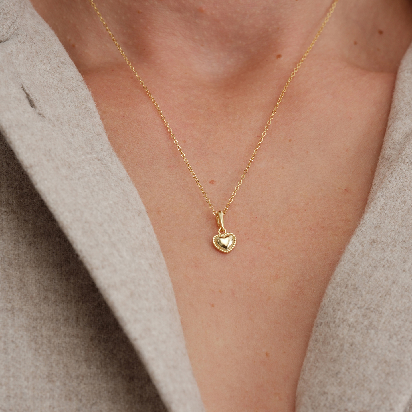 【CnHnOn脂肪商店】s925纯银超迷你复古珠边镶嵌浅金色爱心项链