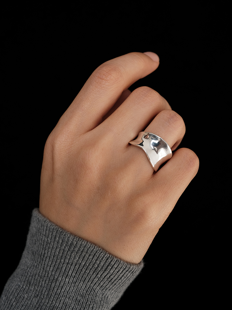 【CnHnOn 脂肪商店】s925银 流线弧形小众质感简约光面银戒指