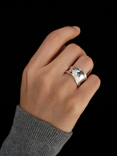 【CnHnOn 脂肪商店】s925银 流线弧形小众质感简约光面银戒指