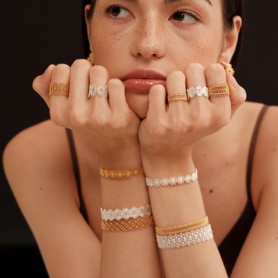 【CnHnOn脂肪商店】法式精美刺绣蕾丝镂空花纹镶钻复古手镯手环