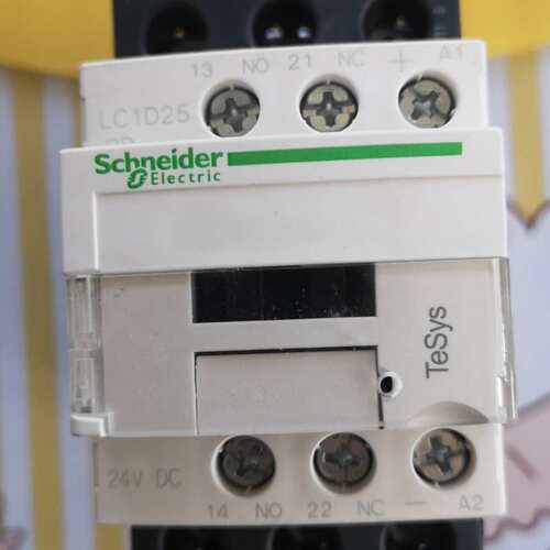 议价LC1D25BDC交流接触器，线圈电压直流24V，有3个，全