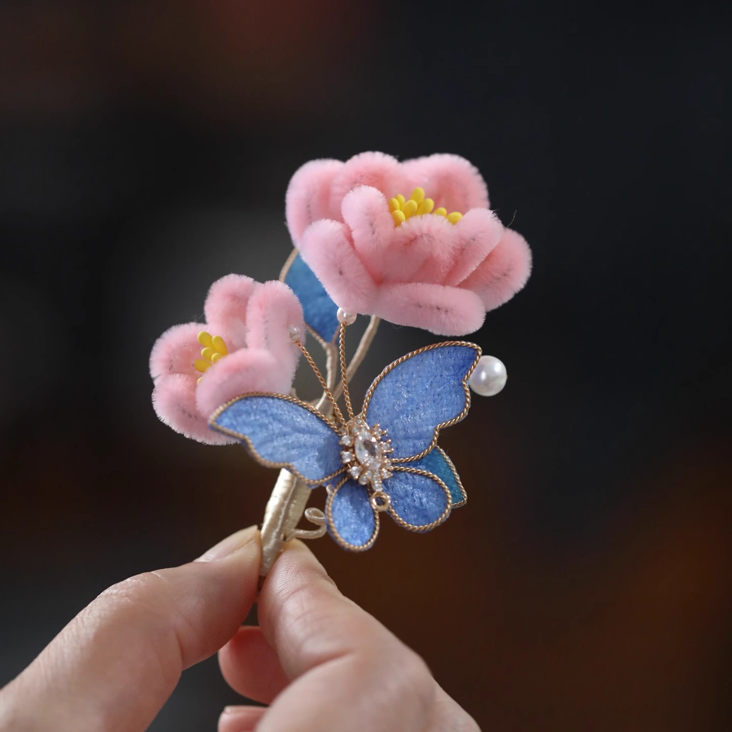 新中式国风胸针女款2025新款蝴蝶花朵秋冬大衣胸花别针旗袍配饰