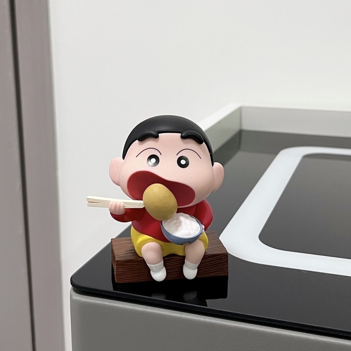 蜡笔小新可爱干饭吃土豆摆件周边公仔野原桌面模型手办礼物