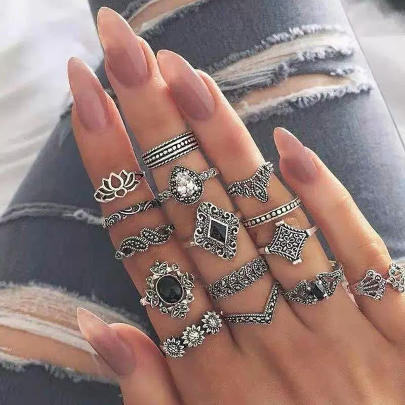 S s LL RINGS л €   