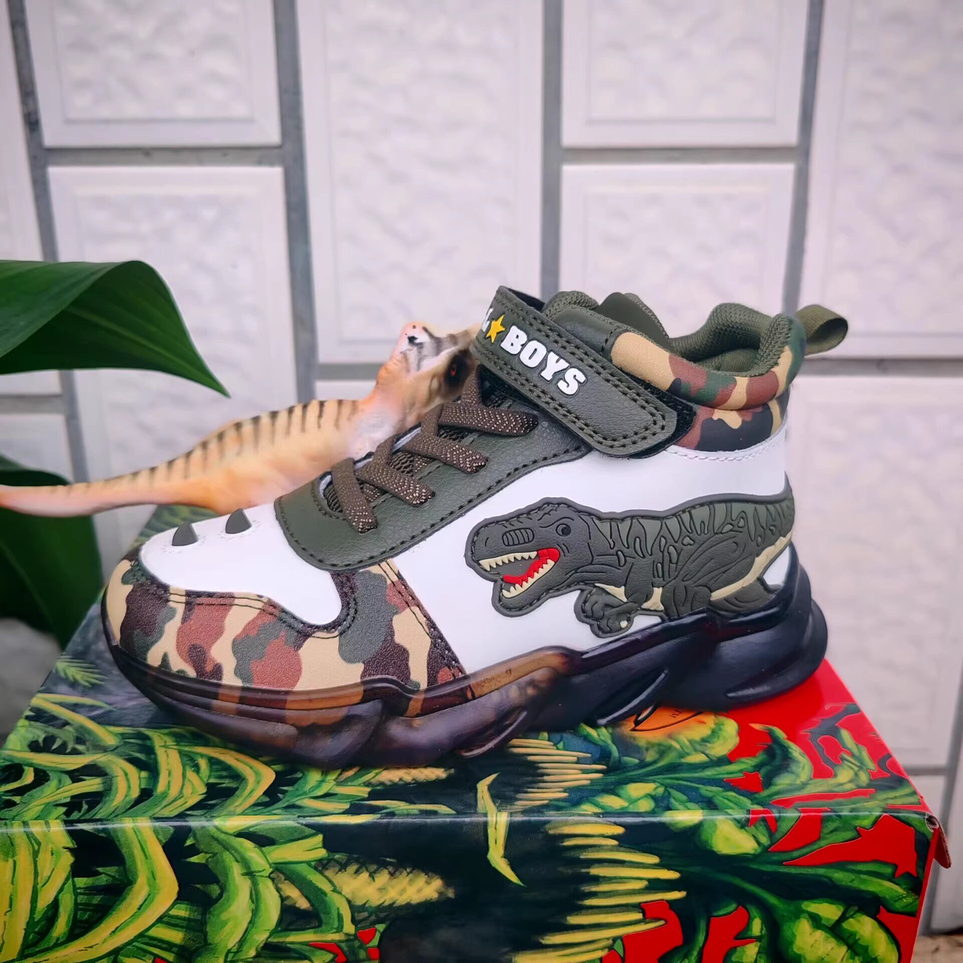 迪乐龙恐龙童鞋秋冬季新款男童防水短靴儿童亮灯宝宝休闲运动皮靴