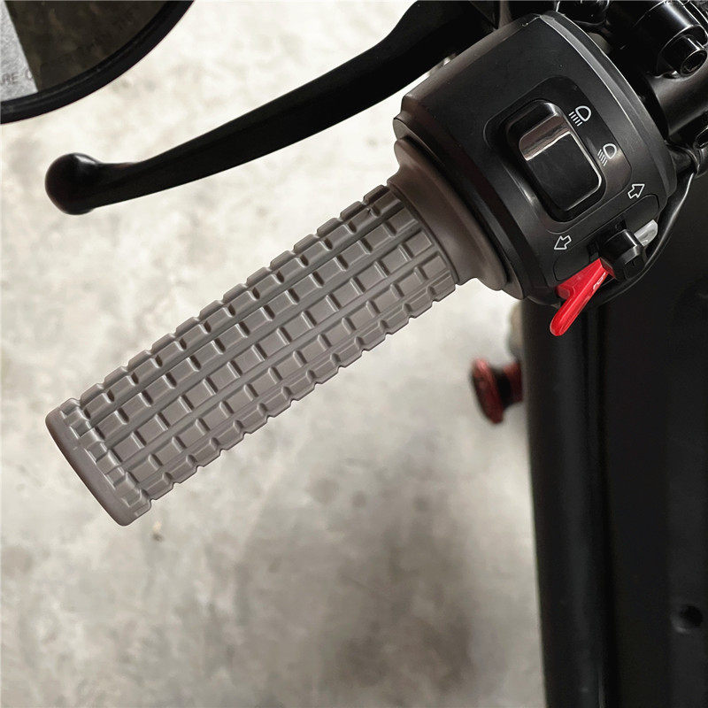 MAVERICKS 전기 자동차 개조 핸들 바 오토바이 액세서리 복고풍 오토바이 핸들 바 고무 격자 무늬 핸들 바 그립에 적합