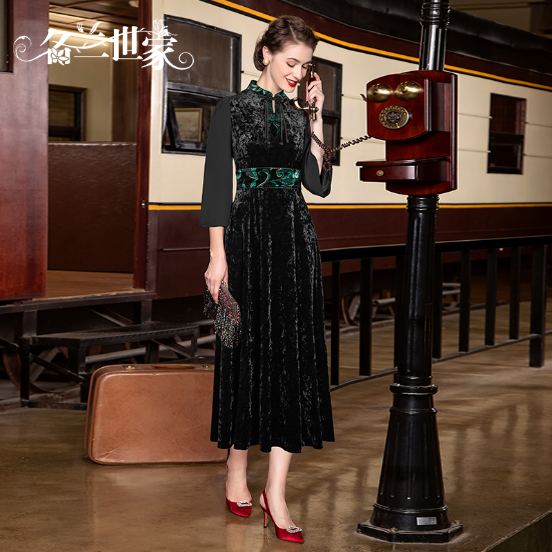 名兰世家黑色丝绒连衣裙