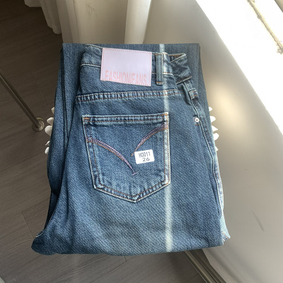 【0011】哈妮 2025秋季新款窄版牛仔裤女宽松复古色直筒裤