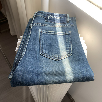 【0002】哈妮 2025秋季新款窄版直筒裤女宽松牛仔裤阔腿