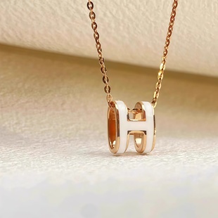 简约H字母项链女款白色百搭小众高级感2026新款配裙子气质配饰女