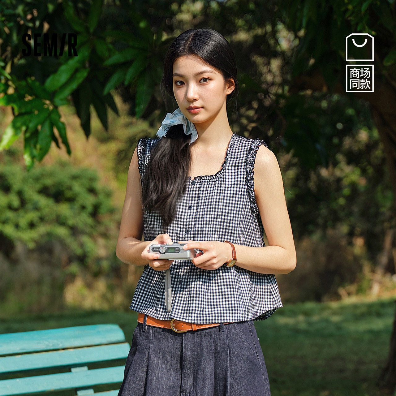 森马格子木耳边无袖短款衬衫女