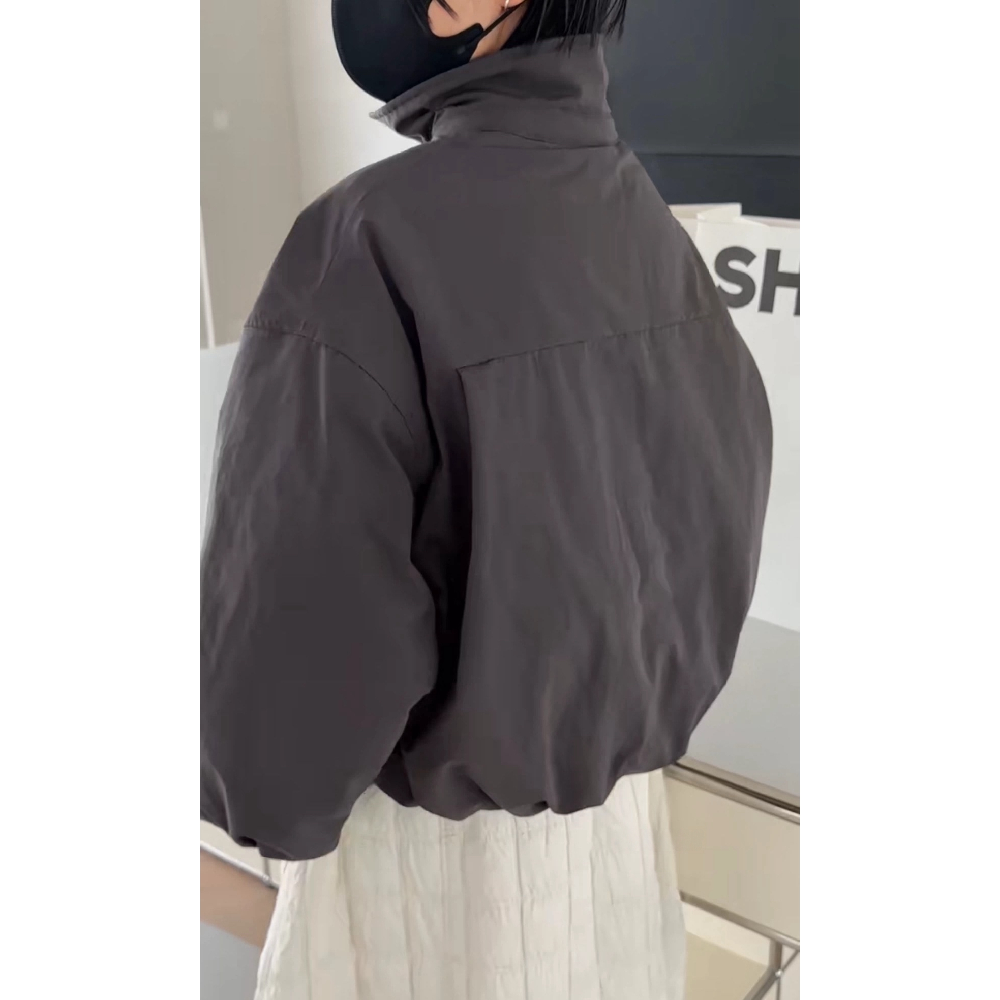 秒发诗歌兰2025冬款2241美式潮流设计感拉链纽扣翻领短款羽绒外套