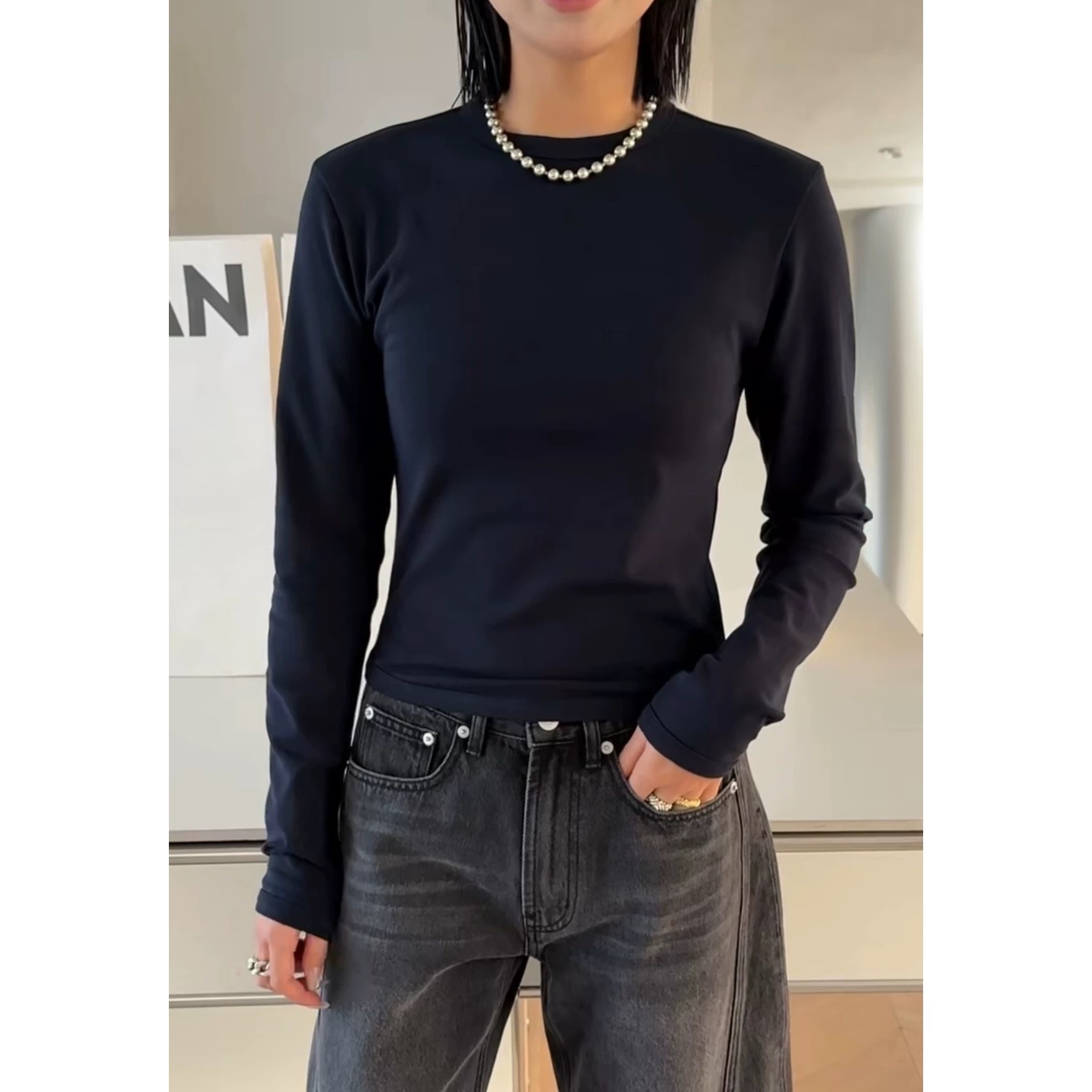 秒发诗歌兰52108-1简约潮流百搭圆领长袖短款磨毛T恤女2025冬季新