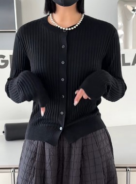 秒发2025早春新款诗歌兰27110百搭黑色圆领排扣竖条纹针织开衫女