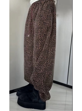 诗歌兰女装2025冬款 H52200潮流个性设计感休闲裤豹纹加绒卫裤