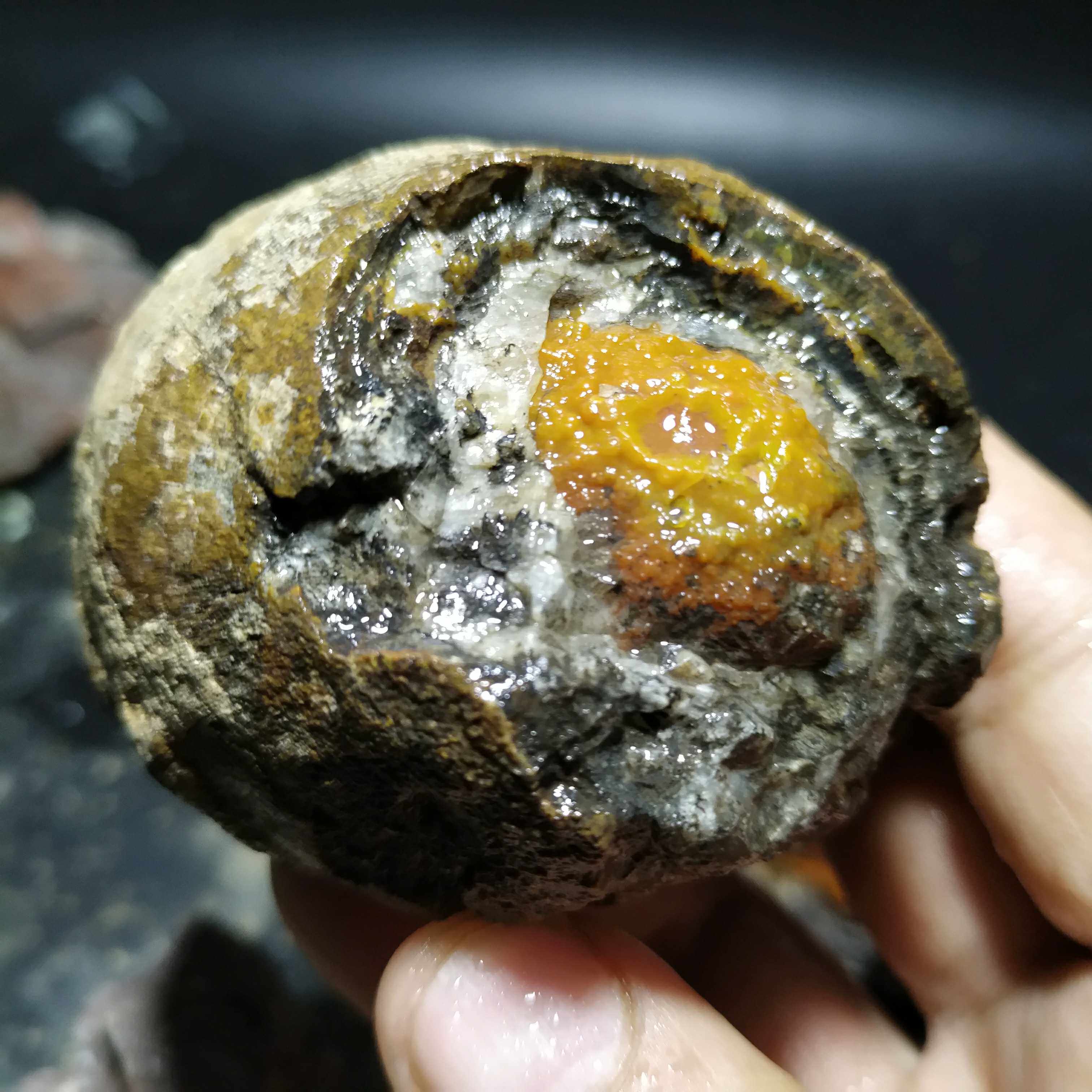 咸鸭蛋宣化战国红玛瑙原石鸡油黄实心料收藏级象形蛋黄摆件雕件料